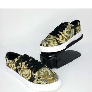 Isaac Mizrahi Black And Gold Sneakers. Eye Catching Design.